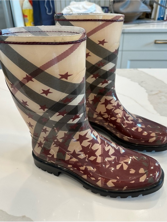 Burberry Shoes - Burberry Maroon and Cream House Check and Star-Print Rain Boots